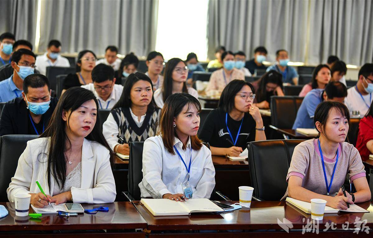 湖北日?qǐng)?bào)傳媒集團(tuán)要聞中心主任_湖北日?qǐng)?bào)傳媒集團(tuán)領(lǐng)導(dǎo)班子成員_湖北日?qǐng)?bào)傳媒集團(tuán)領(lǐng)導(dǎo)